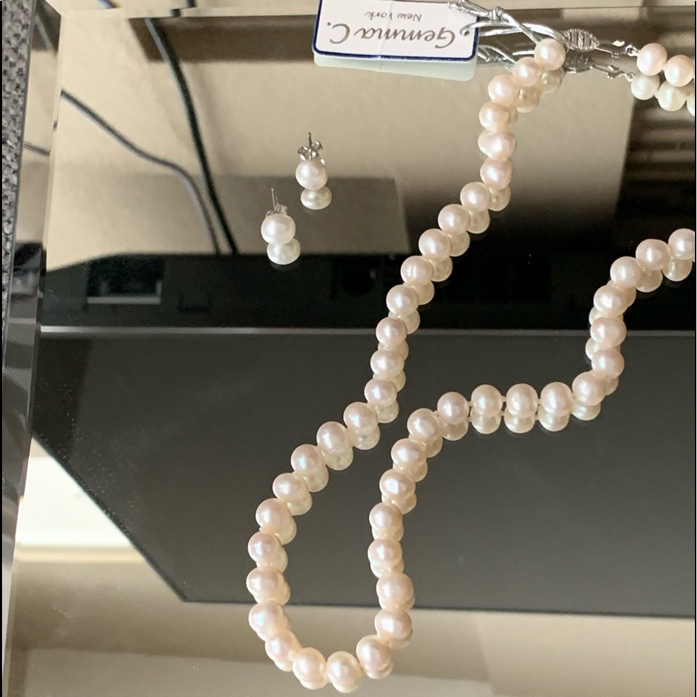 Gemma C. Fresh water cultured pearls necklace set